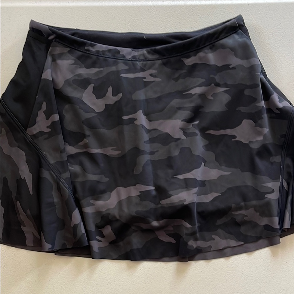 Black and Gray Skater Mini Skirt for Athletic Occasions
